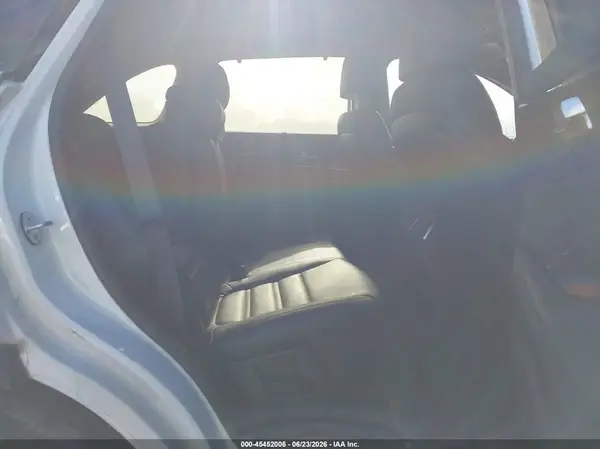 5XYPHDA13JG356993 2018 KIA SORENTO - Image 8