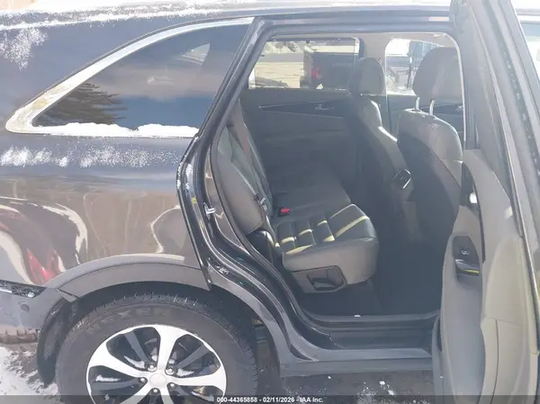 5XYPHDA14GG045680 2016 KIA SORENTO - Image 8