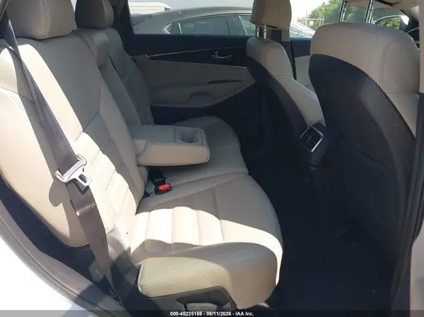 5XYPHDA14HG263054 2017 KIA SORENTO - Image 8