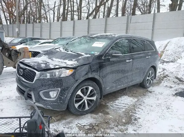 5XYPHDA14JG360275 2018 KIA SORENTO - Image 2