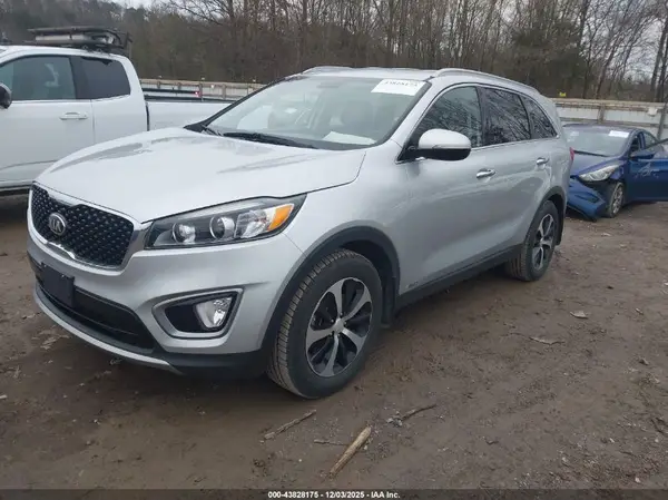 5XYPHDA15GG013899 2016 KIA SORENTO - Image 2