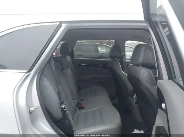 5XYPHDA15GG013899 2016 KIA SORENTO - Image 8