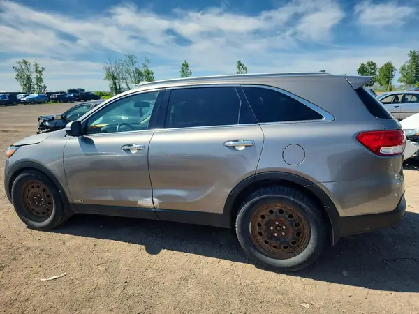 5XYPHDA15HG267985 2017 KIA SORENTO - Image 2