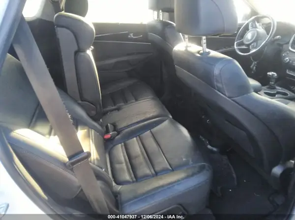 5XYPHDA15HG271440 2017 KIA SORENTO - Image 8