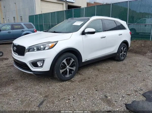 5XYPHDA15JG360317 2018 KIA SORENTO - Image 2