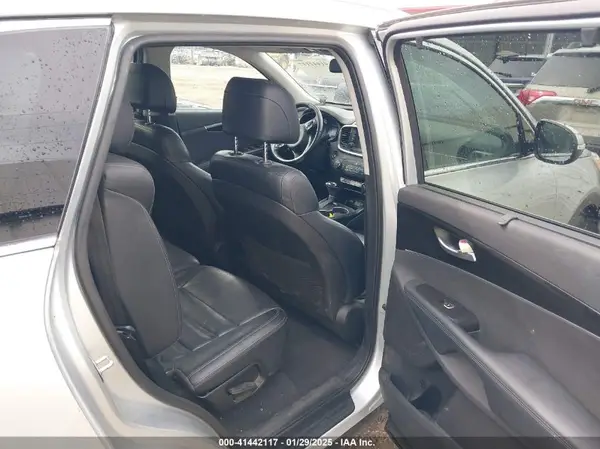 5XYPHDA16HG261547 2017 KIA SORENTO - Image 8