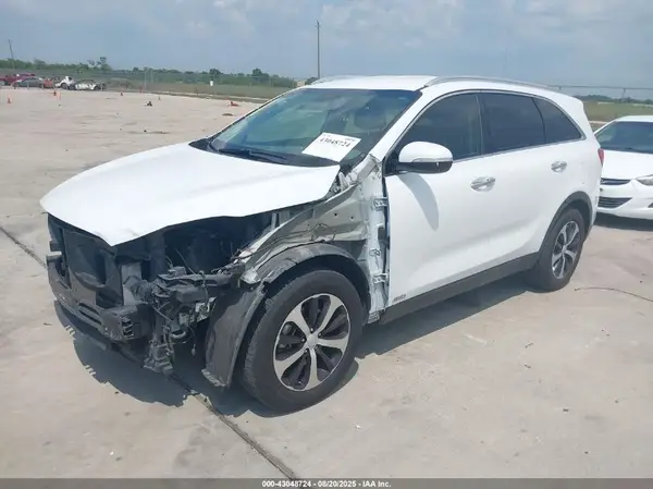 5XYPHDA18GG010818 2016 KIA SORENTO - Image 2