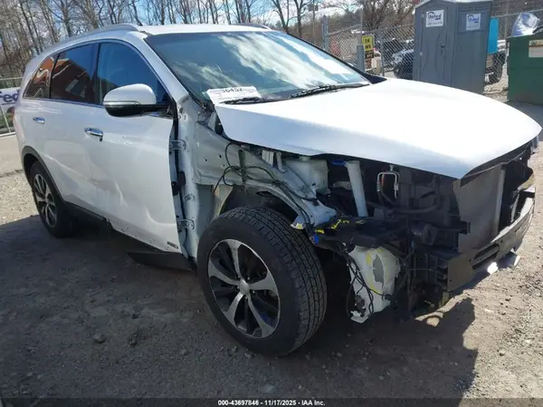 5XYPHDA18HG277670 2017 KIA SORENTO - Image 1