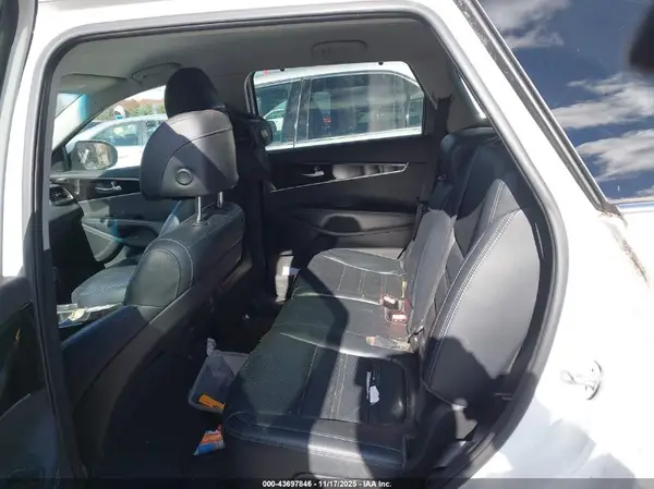 5XYPHDA18HG277670 2017 KIA SORENTO - Image 8