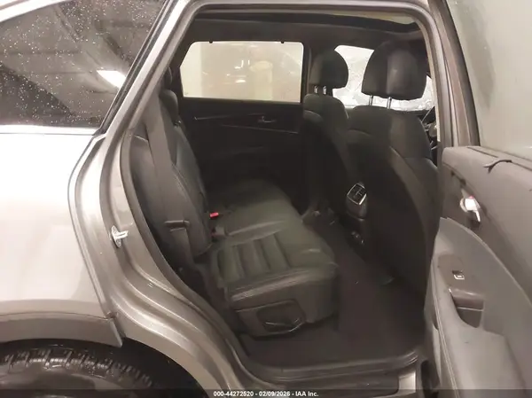 5XYPHDA18JG360165 2018 KIA SORENTO - Image 8