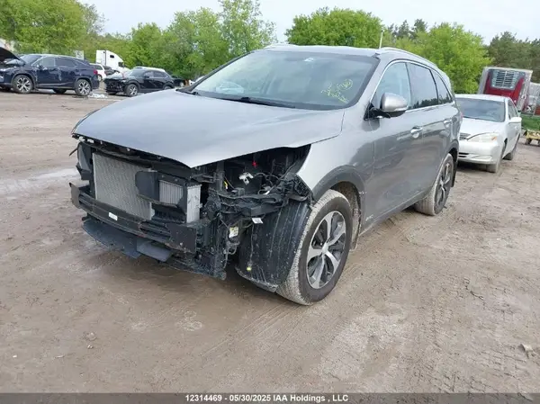 5XYPHDA18JG365561 2018 KIA SORENTO - Image 2