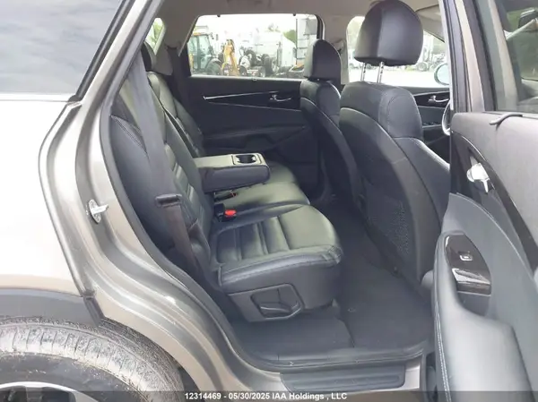 5XYPHDA18JG365561 2018 KIA SORENTO - Image 8