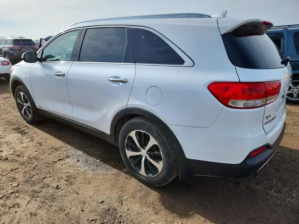 5XYPHDA19HG253846 2017 KIA SORENTO - Image 2