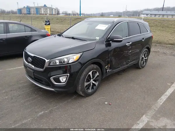 5XYPHDA19JG358067 2018 KIA SORENTO - Image 2