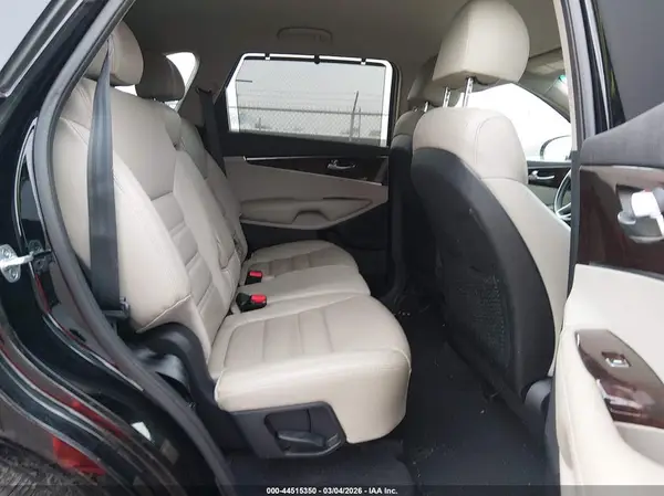 5XYPHDA19JG358067 2018 KIA SORENTO - Image 8