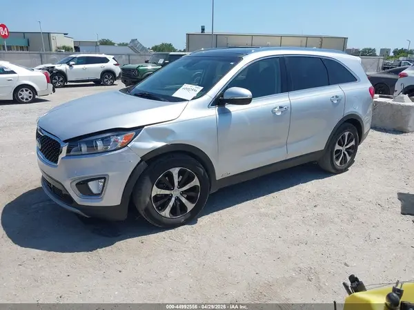 5XYPHDA19JG358408 2018 KIA SORENTO - Image 2