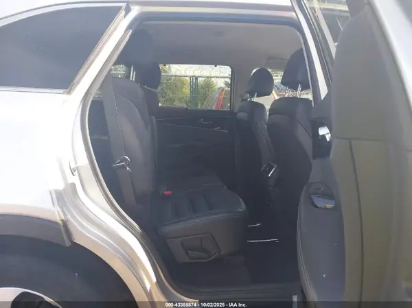 5XYPHDA1XJG357753 2018 KIA SORENTO - Image 8