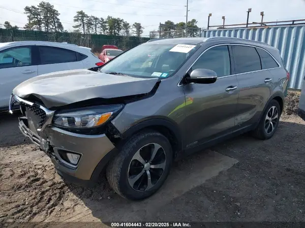 5XYPHDA50HG239224 2017 KIA SORENTO - Image 2
