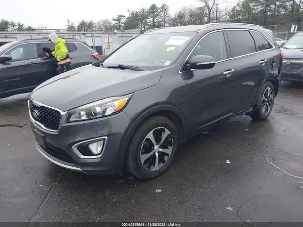 5XYPHDA50JG378677 2018 KIA SORENTO - Image 2