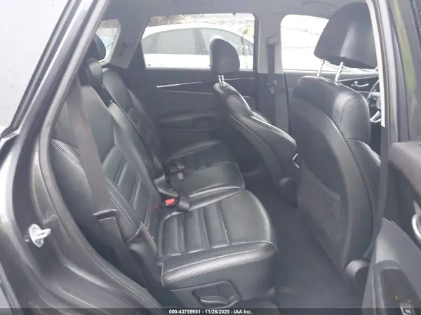 5XYPHDA50JG378677 2018 KIA SORENTO - Image 8