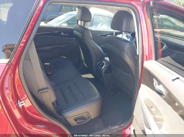 5XYPHDA50JG383426 2018 KIA SORENTO - Image 8