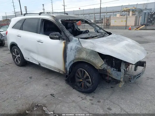 5XYPHDA50JG417588 2018 KIA SORENTO - Image 1