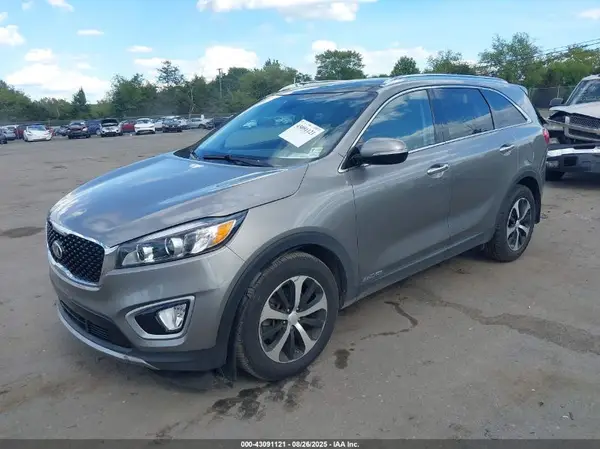 5XYPHDA50JG422256 2018 KIA SORENTO - Image 2