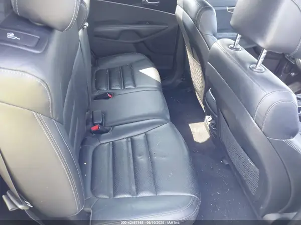 5XYPHDA51HG202540 2017 KIA SORENTO - Image 8