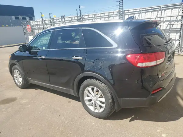 5XYPHDA51HG305702 2017 KIA SORENTO - Image 2