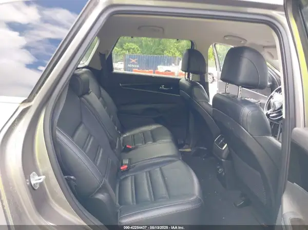 5XYPHDA51HG323052 2017 KIA SORENTO - Image 8