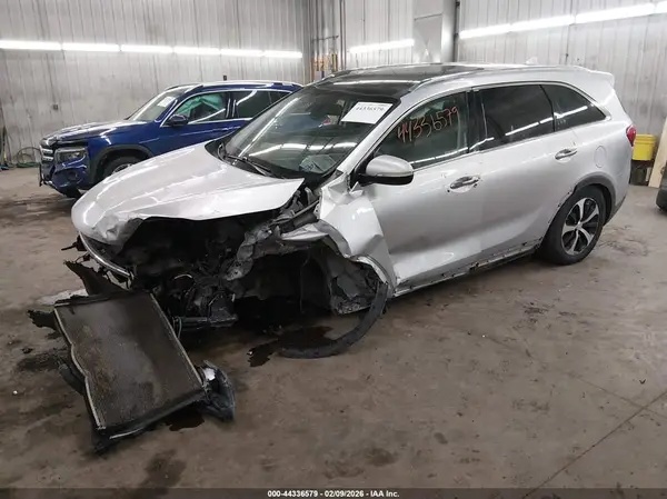 5XYPHDA51JG427692 2018 KIA SORENTO - Image 2