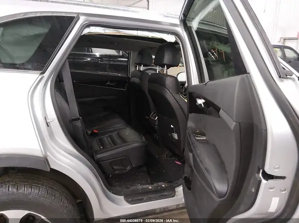 5XYPHDA51JG427692 2018 KIA SORENTO - Image 8