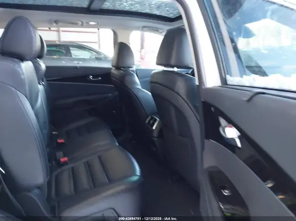 5XYPHDA51KG522352 2019 KIA SORENTO - Image 8