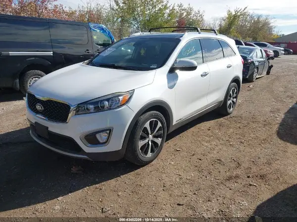 5XYPHDA52HG228709 2017 KIA SORENTO - Image 2