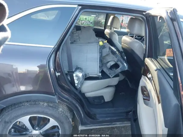 5XYPHDA52HG302047 2017 KIA SORENTO - Image 8