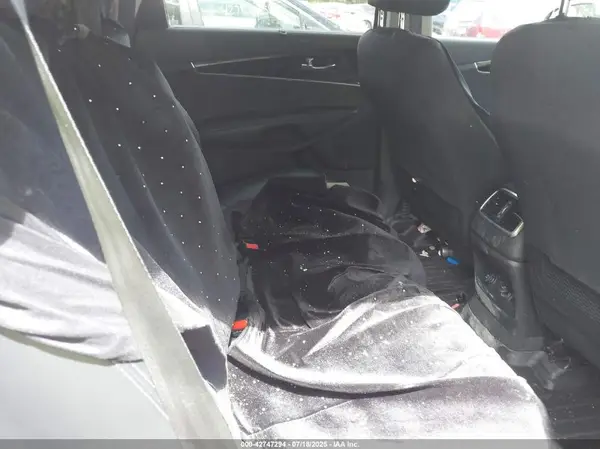 5XYPHDA52HG321827 2017 KIA SORENTO - Image 8