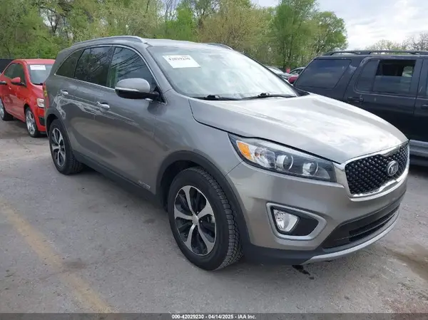 5XYPHDA52HG323254 2017 KIA SORENTO - Image 1