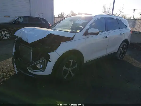 5XYPHDA52HG327014 2017 KIA SORENTO - Image 2