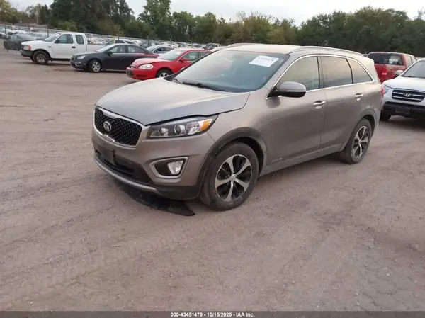 5XYPHDA52JG382097 2018 KIA SORENTO - Image 2