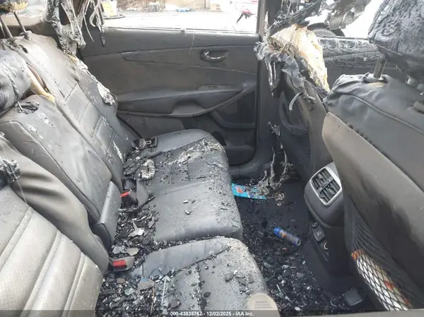 5XYPHDA52JG420556 2018 KIA SORENTO - Image 8