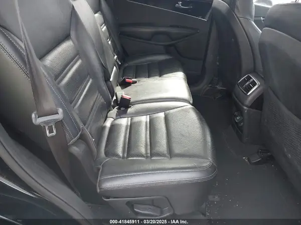 5XYPHDA53HG304583 2017 KIA SORENTO - Image 8