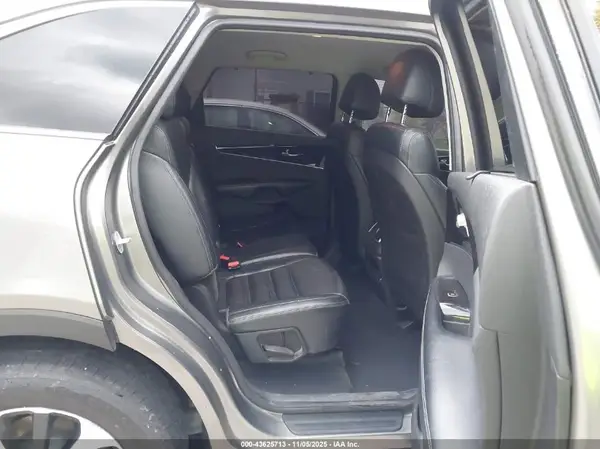 5XYPHDA54HG308805 2017 KIA SORENTO - Image 8