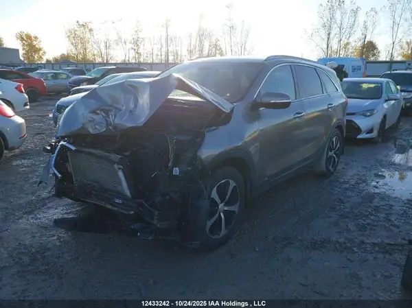 5XYPHDA54JG412121 2018 KIA SORENTO - Image 2