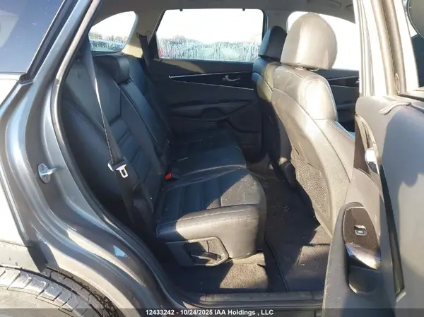 5XYPHDA54JG412121 2018 KIA SORENTO - Image 8