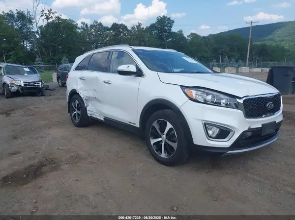 5XYPHDA54JG412152 2018 KIA SORENTO - Image 1