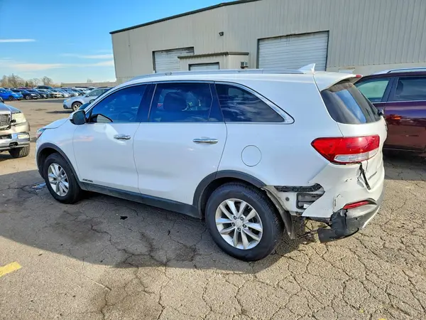 5XYPHDA55GG158993 2016 KIA SORENTO - Image 2