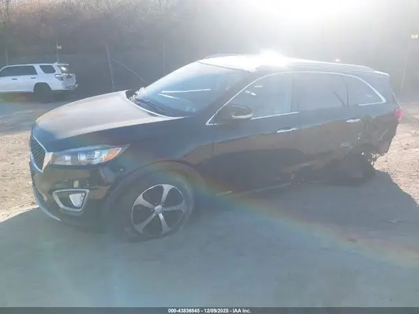 5XYPHDA55JG363446 2018 KIA SORENTO - Image 2