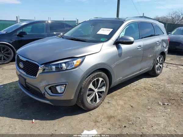 5XYPHDA55JG420437 2018 KIA SORENTO - Image 2