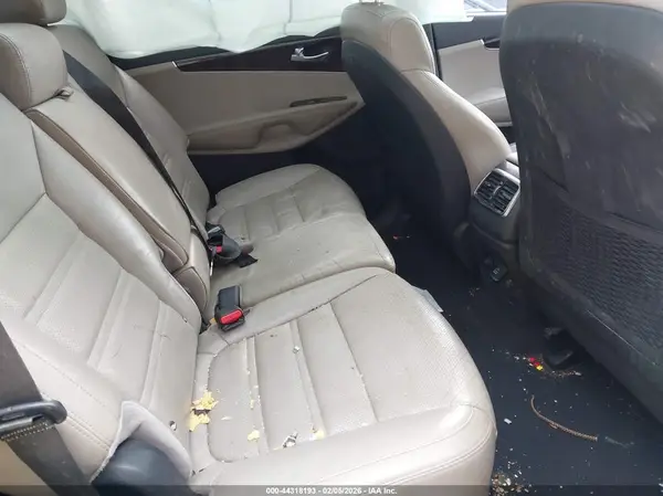 5XYPHDA55JG422396 2018 KIA SORENTO - Image 8