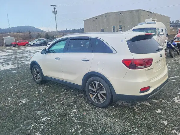 5XYPHDA55KG601250 2019 KIA SORENTO - Image 2